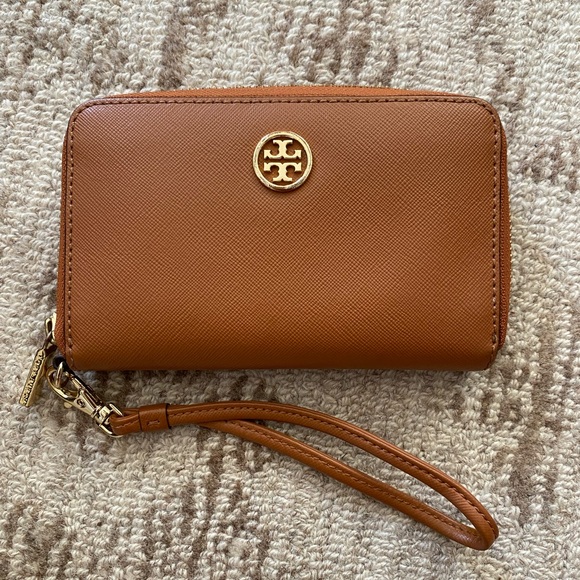 Tory Burch wristlet Clutch - Picture 1 of 3